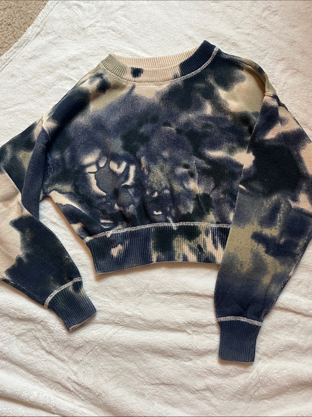 Cropped Tie-Dye Crewneck Sweater - Black & Cream